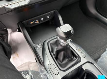 Kia - K4