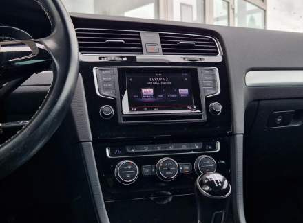 Volkswagen - Golf
