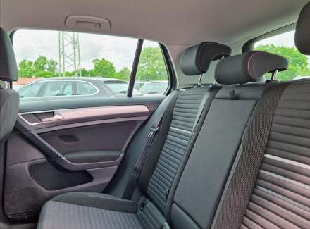 Volkswagen - Golf