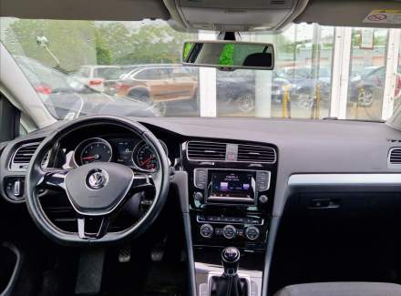 Volkswagen - Golf