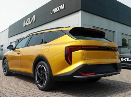 Kia - K4