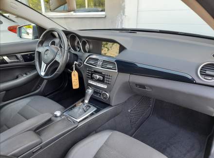 Mercedes-Benz - 250