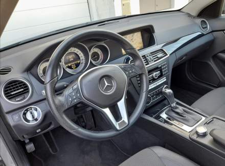 Mercedes-Benz - 250