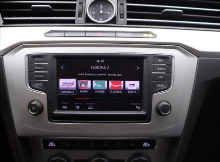 Volkswagen - Passat