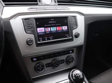 Volkswagen - Passat
