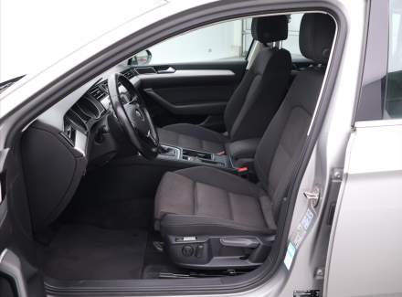 Volkswagen - Passat