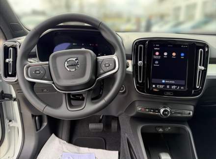 Volvo - XC40