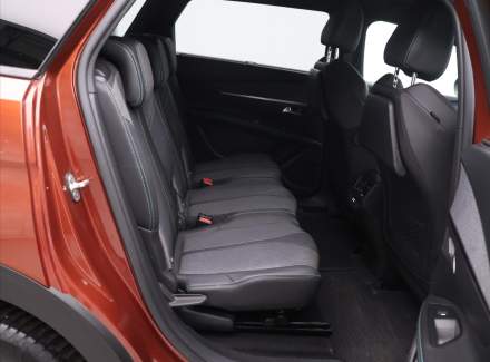 Peugeot - 5008