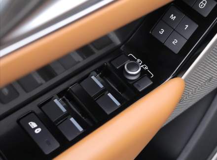 Land Rover - Range Rover Velar