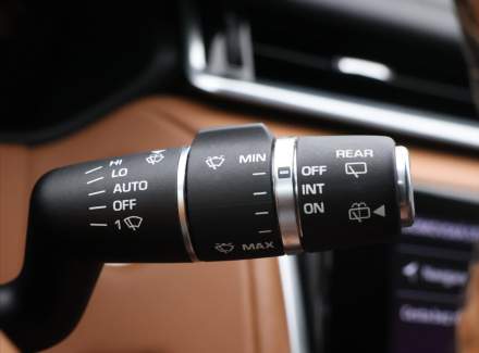 Land Rover - Range Rover Velar