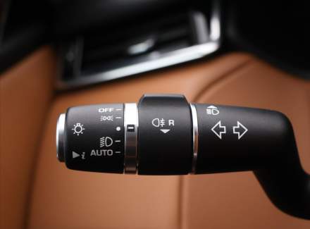 Land Rover - Range Rover Velar
