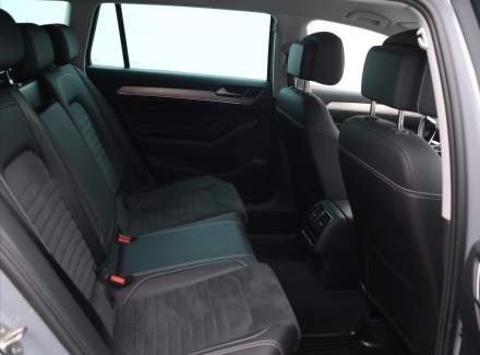 Volkswagen - Passat