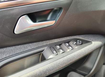 Peugeot - 5008