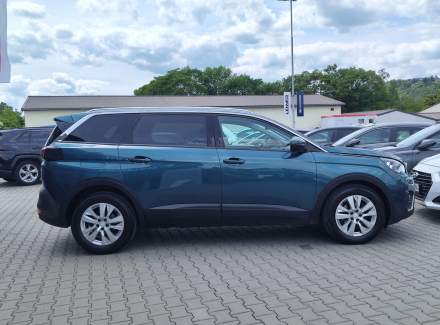 Peugeot - 5008