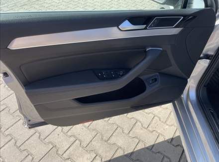 Volkswagen - Passat