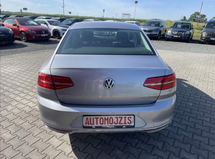 Volkswagen - Passat