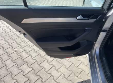 Volkswagen - Passat
