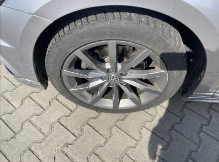 Volkswagen - Passat
