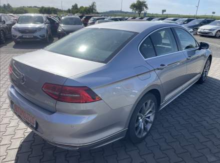 Volkswagen - Passat