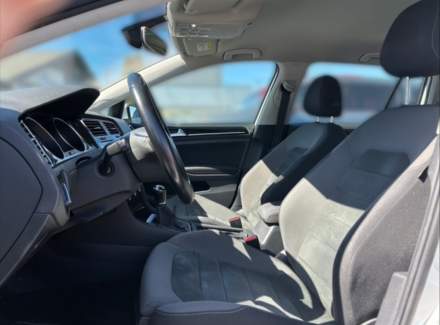 Volkswagen - Golf