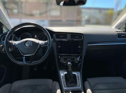 Volkswagen - Golf