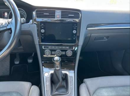 Volkswagen - Golf
