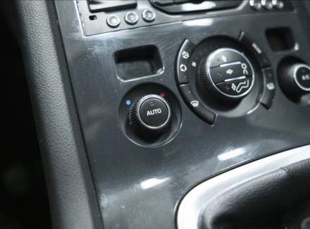 Peugeot - 5008