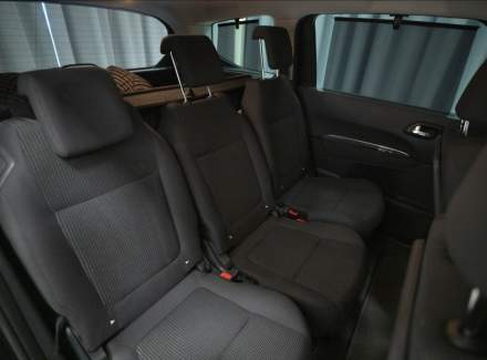 Peugeot - 5008