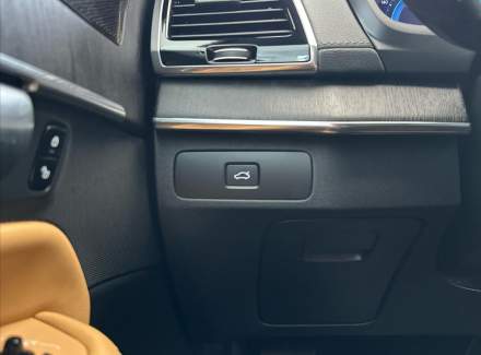 Volvo - XC90