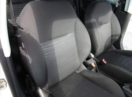 Peugeot - 208