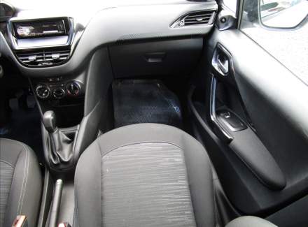 Peugeot - 208