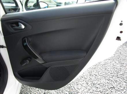 Peugeot - 208