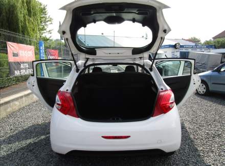 Peugeot - 208