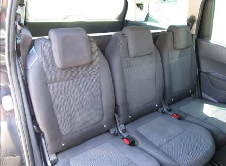Peugeot - 5008