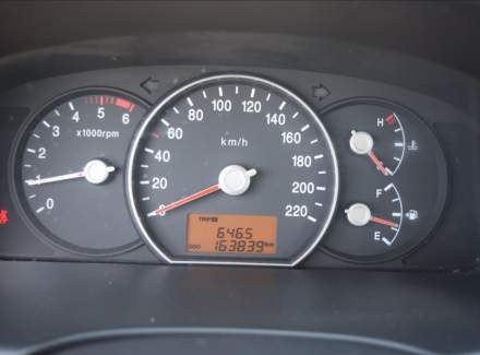 Kia - Carens