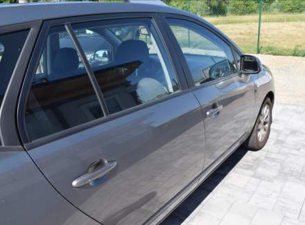 Kia - Carens