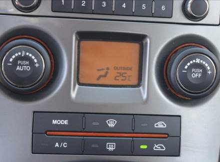 Kia - Carens
