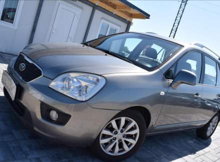 Kia - Carens