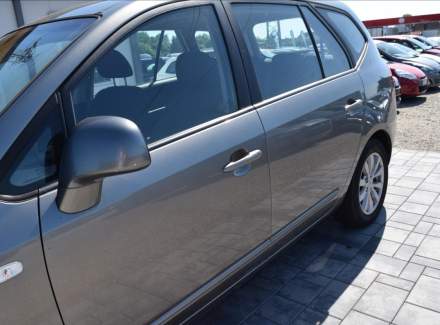 Kia - Carens