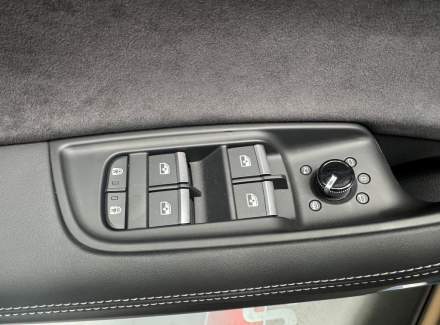 Audi - Q8