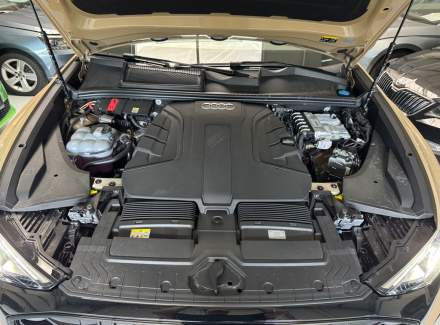 Audi - Q8