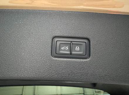 Audi - Q8