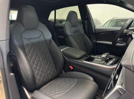 Audi - Q8