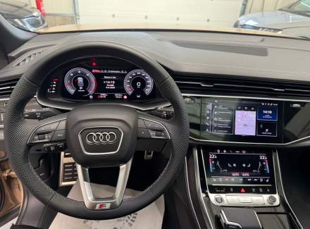 Audi - Q8