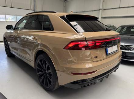 Audi - Q8