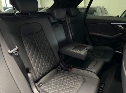 Audi - Q8