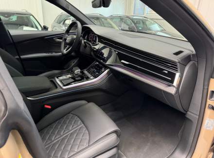 Audi - Q8
