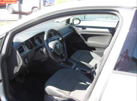 Volkswagen - Golf