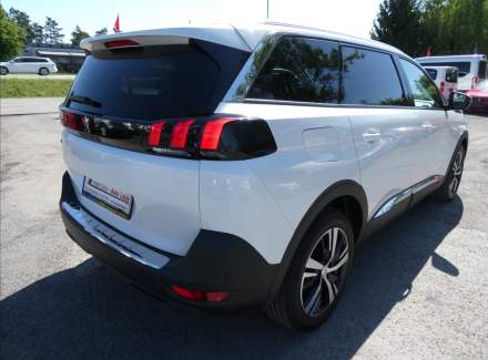 Peugeot - 5008