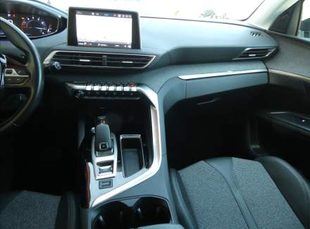 Peugeot - 5008